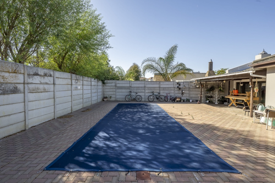 3 Bedroom Property for Sale in Uitzicht Western Cape